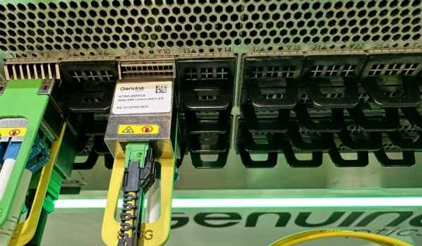 OFC2025丨华工正源全球首发800G DR8 MMC接口光模块